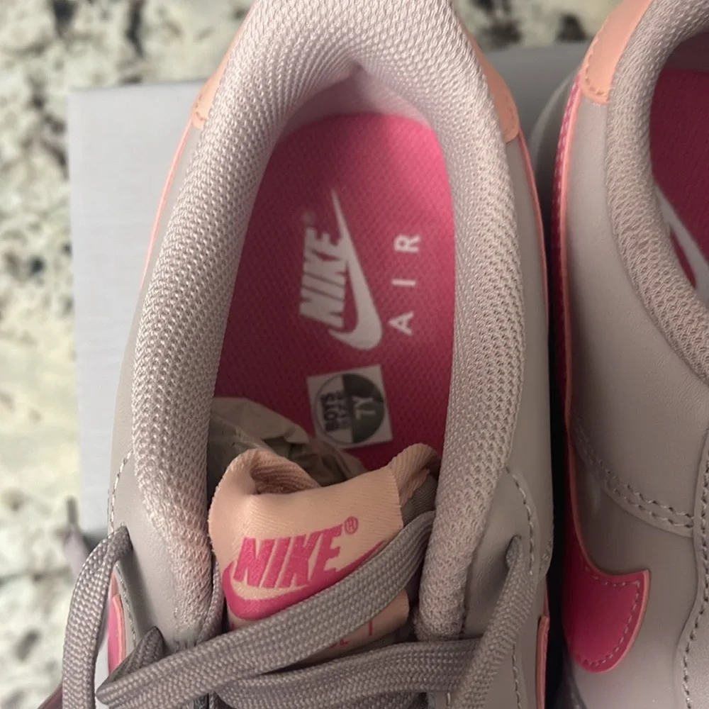 AIR FORCE 1 - Picture 4 of 11
